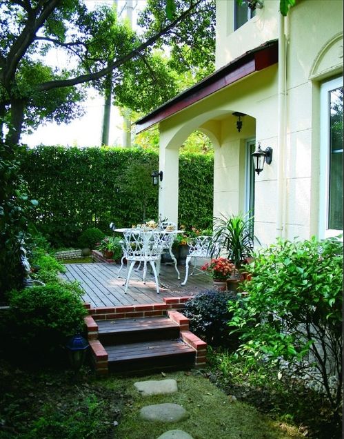 20個植物較多的庭院,綠意盎然,一年四季都如春日般璀璨